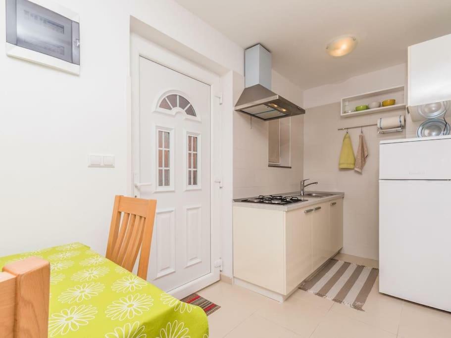 Apartment F-1 Klimno Luaran gambar
